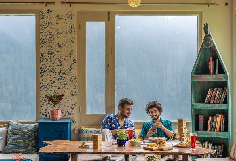 הוסטל Zostel Shoja, Jibhi