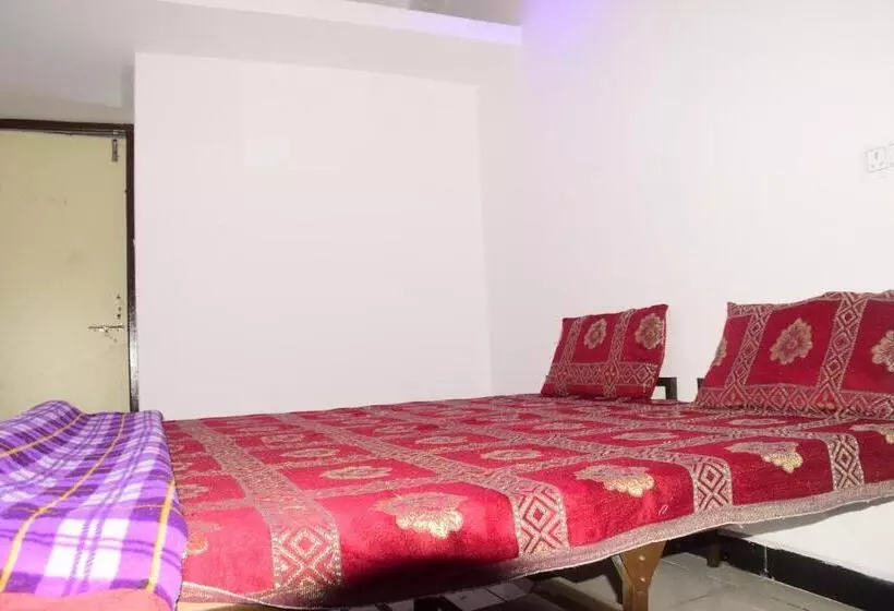 ペンション Gurudham Guest House