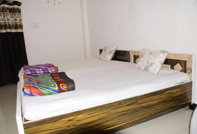 پانسیون Gurudham Guest House