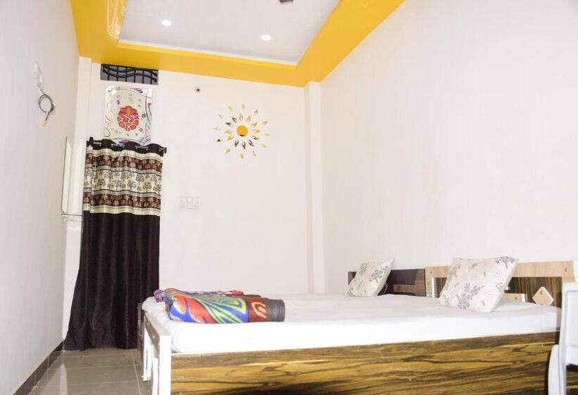 پانسیون Gurudham Guest House