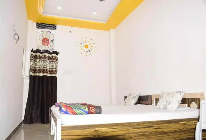 ペンション Gurudham Guest House