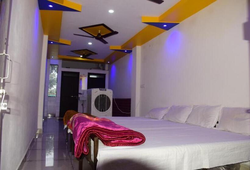 پانسیون Gurudham Guest House