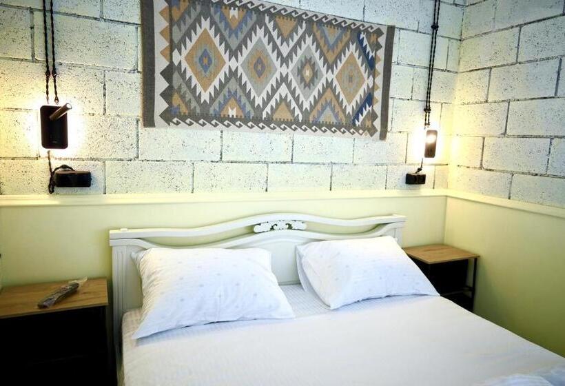 پانسیون Tiroents Boutique