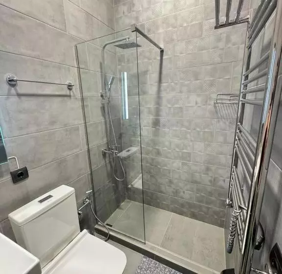 پانسیون Tiroents Boutique