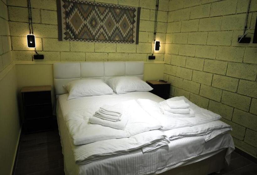 پانسیون Tiroents Boutique