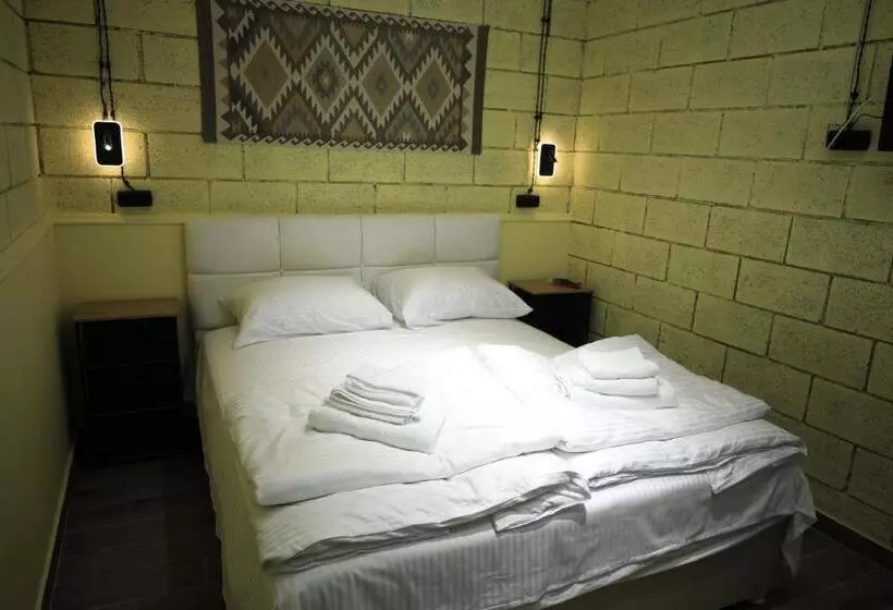 پانسیون Tiroents Boutique