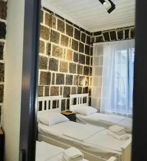 پانسیون Tiroents Boutique