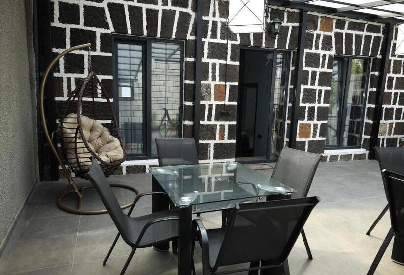 پانسیون Tiroents Boutique