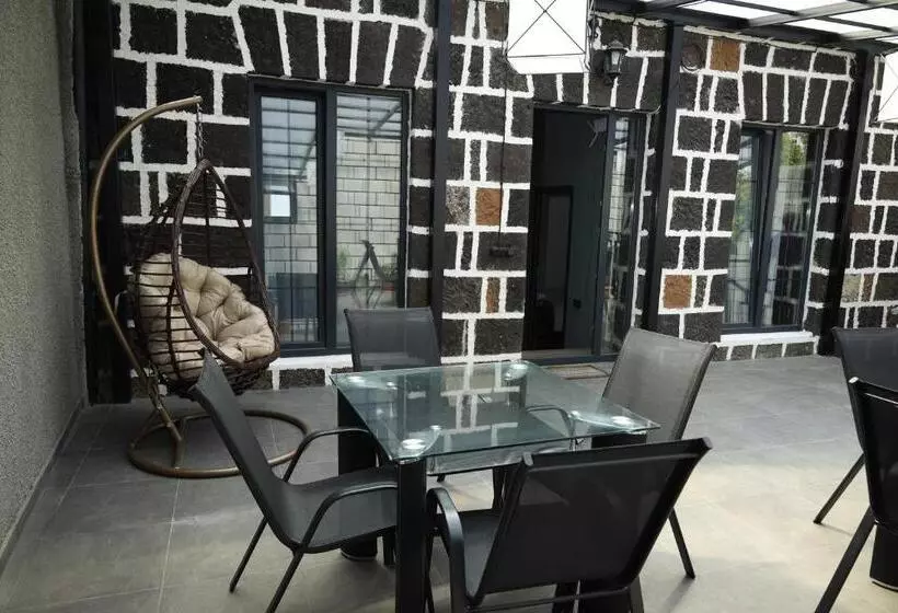 پانسیون Tiroents Boutique