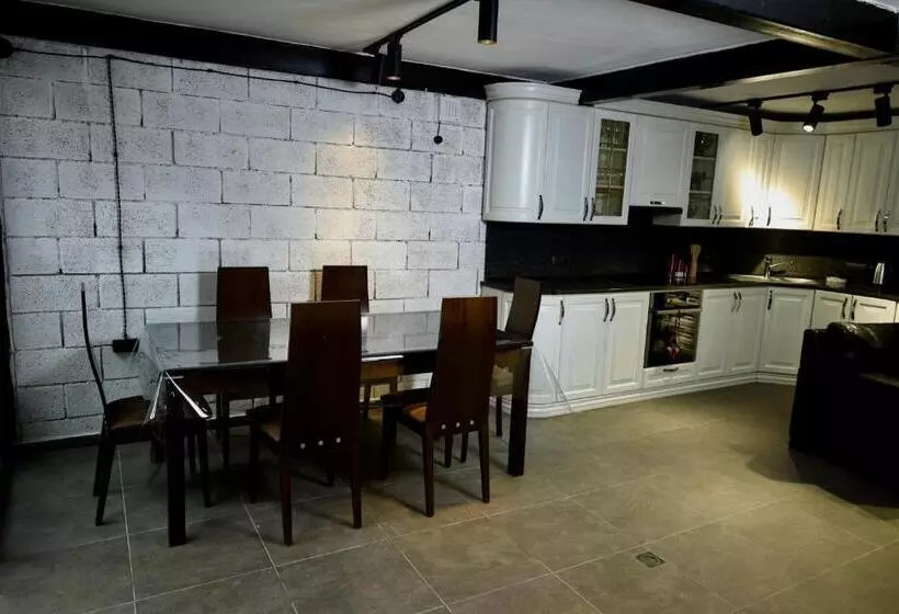 پانسیون Tiroents Boutique