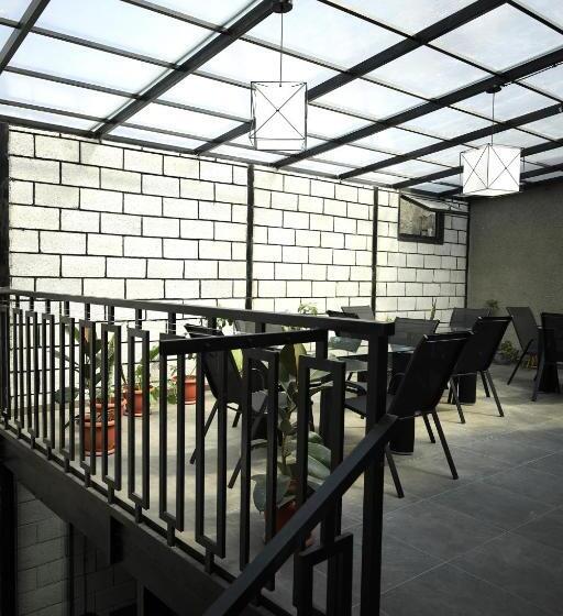 پانسیون Tiroents Boutique