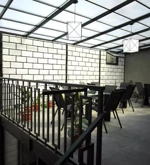 پانسیون Tiroents Boutique