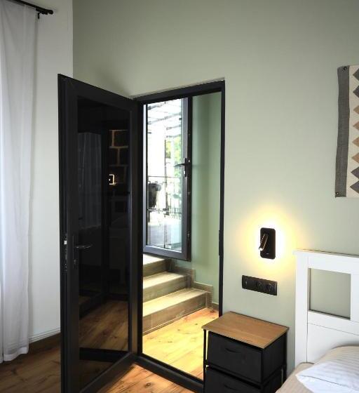 پانسیون Tiroents Boutique