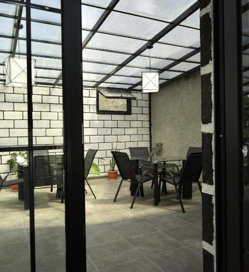 پانسیون Tiroents Boutique