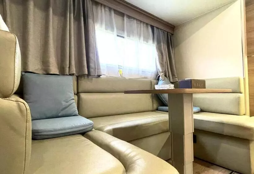 リゾートホテル Zhangjiajie Cliff Flower Rv Tent