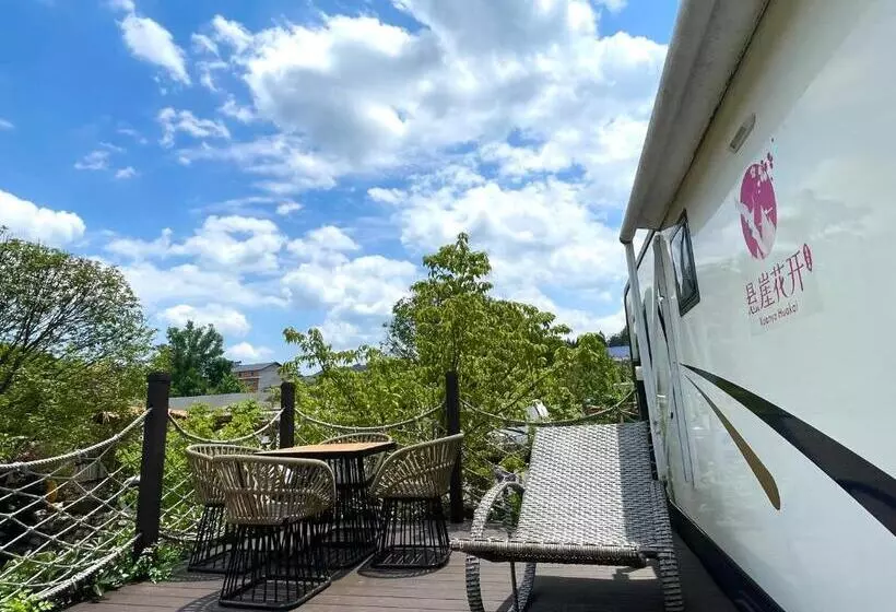 リゾートホテル Zhangjiajie Cliff Flower Rv Tent