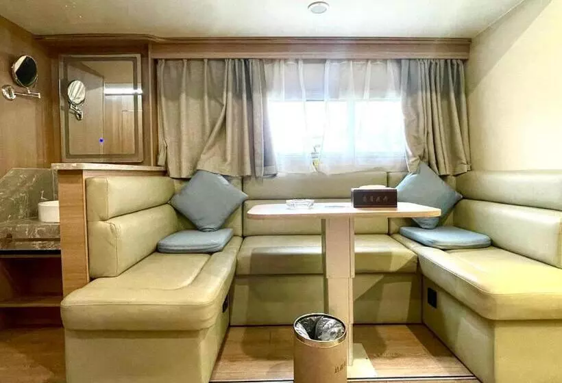 リゾートホテル Zhangjiajie Cliff Flower Rv Tent