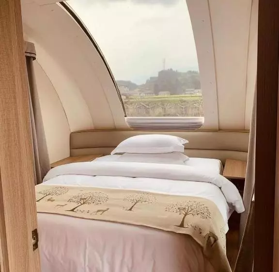 リゾートホテル Zhangjiajie Cliff Flower Rv Tent
