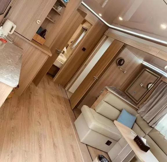 リゾートホテル Zhangjiajie Cliff Flower Rv Tent