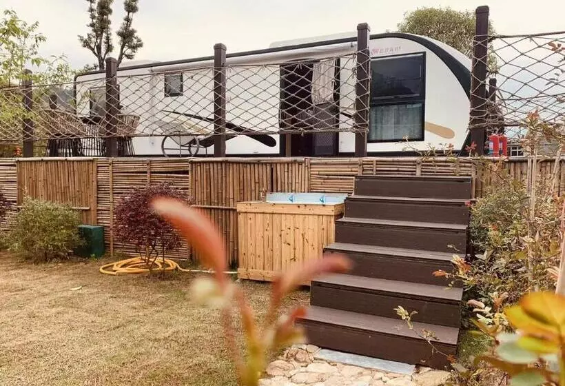 リゾートホテル Zhangjiajie Cliff Flower Rv Tent