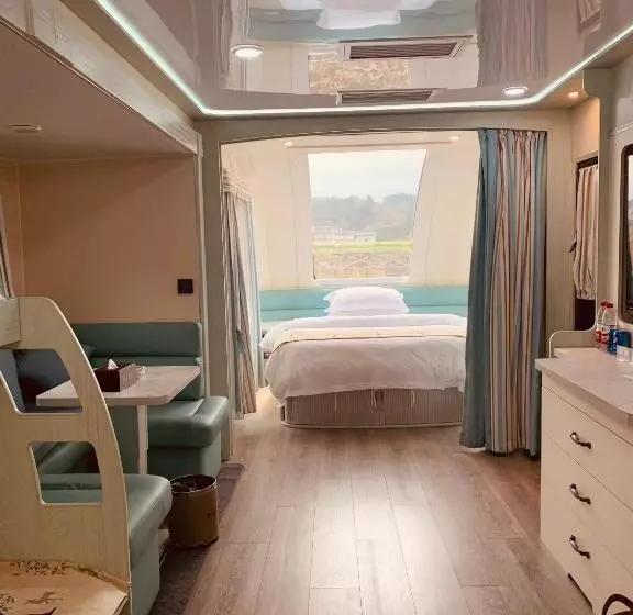 リゾートホテル Zhangjiajie Cliff Flower Rv Tent