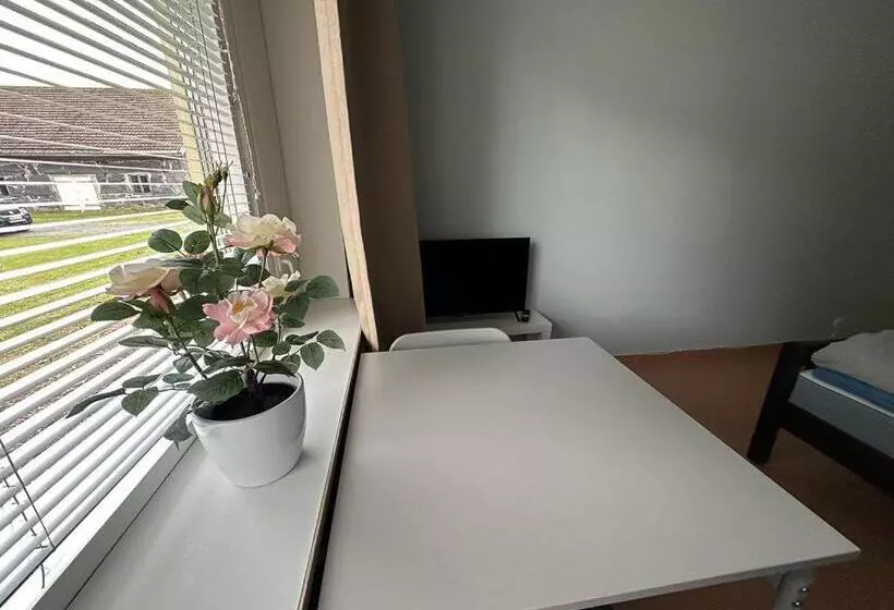 Retkeilymaja Lepopaikka Lokinpesä, Majoitus Ja Camping