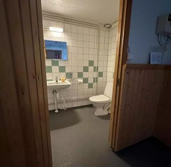 Retkeilymaja Lepopaikka Lokinpesä, Majoitus Ja Camping