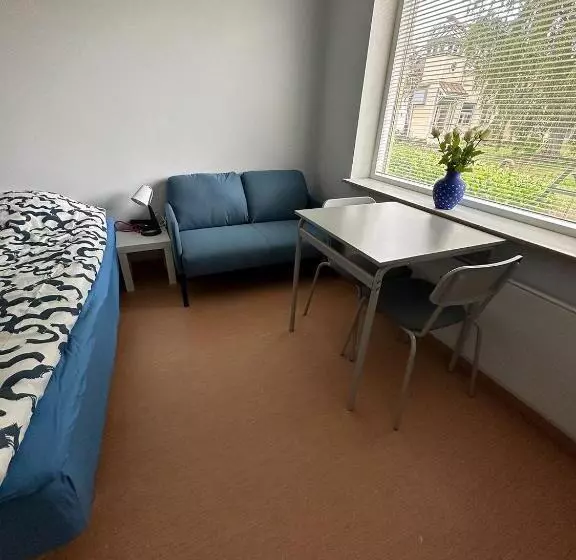 Retkeilymaja Lepopaikka Lokinpesä, Majoitus Ja Camping