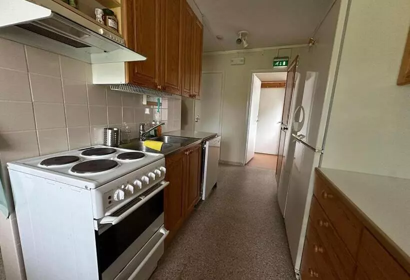 Retkeilymaja Lepopaikka Lokinpesä, Majoitus Ja Camping