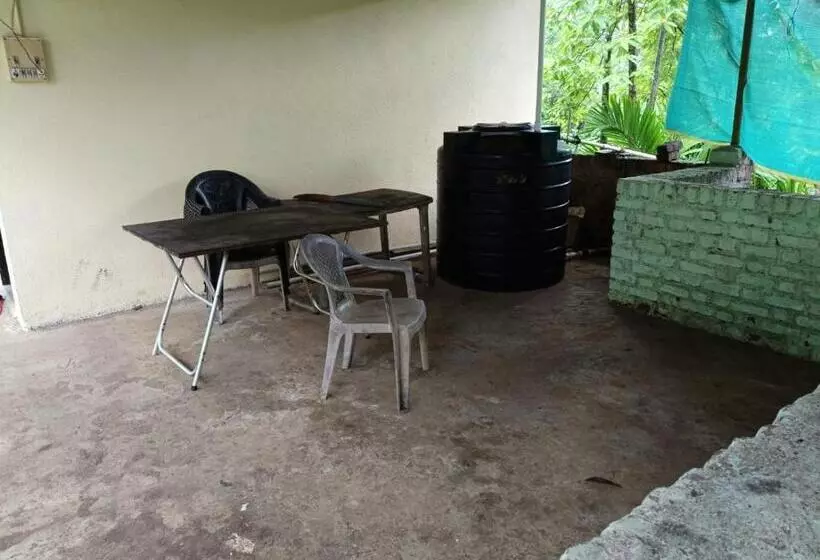 Hotelli Datta Srushti Cottage Alibaug