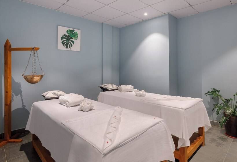 هتل Holiday Inn Resort Kathmandu Budhanilkantha, An Ihg