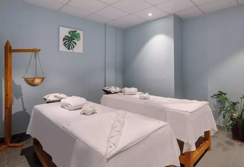 هتل Holiday Inn Resort Kathmandu Budhanilkantha, An Ihg