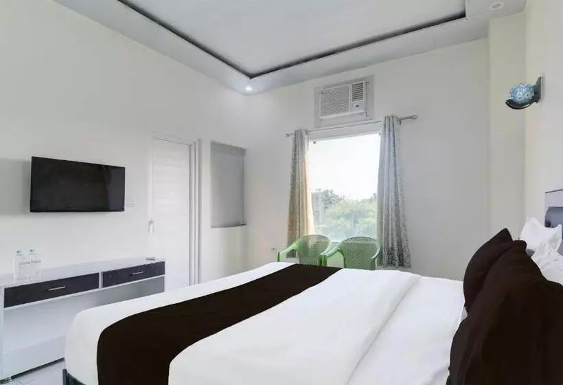 Super Hotel O Banthara Near Airport