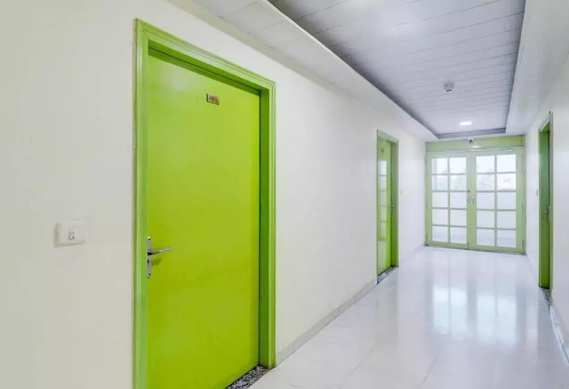 Super Hotel O Banthara Near Airport