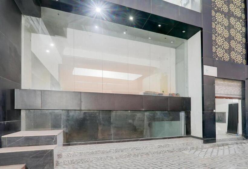 Super Hotel O Banthara Near Airport