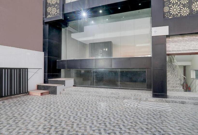 Super Hotel O Banthara Near Airport