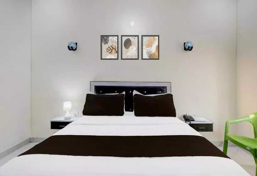 Super Hotel O Banthara Near Airport