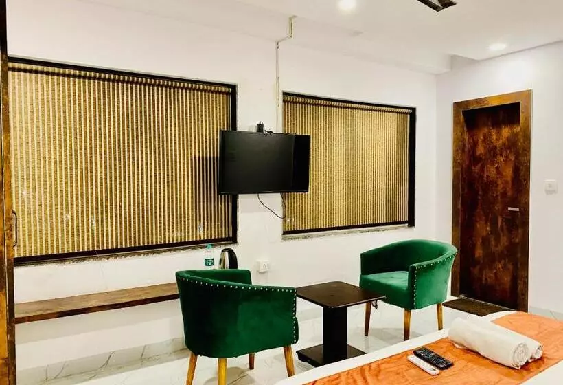 ホテル Hollywood Manali   Scenic River & Mountain View With Premium Rooms