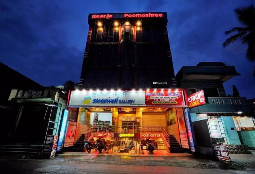 ホテル Super Collection O Kushal Nagar Near Ksrtc Bus Stand Formerly Rr Residency