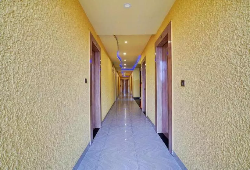 ホテル Super Collection O Kushal Nagar Near Ksrtc Bus Stand Formerly Rr Residency