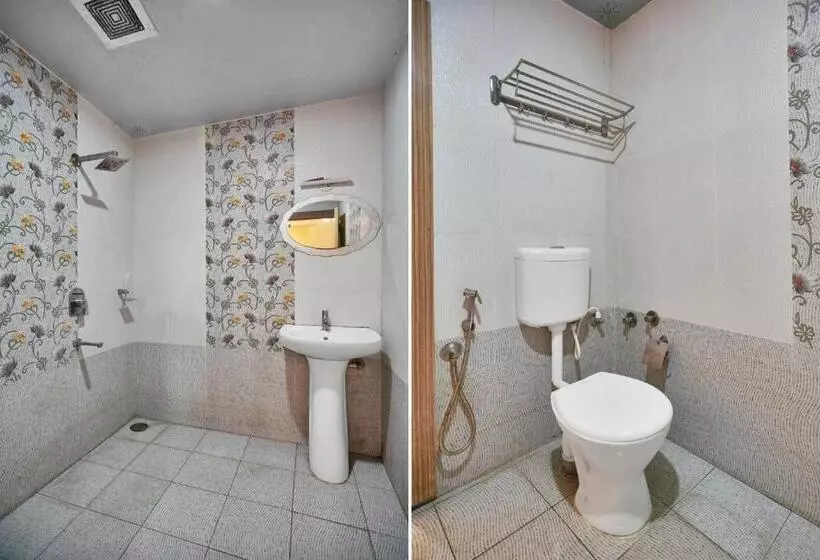 ホテル Super Collection O Kushal Nagar Near Ksrtc Bus Stand Formerly Rr Residency