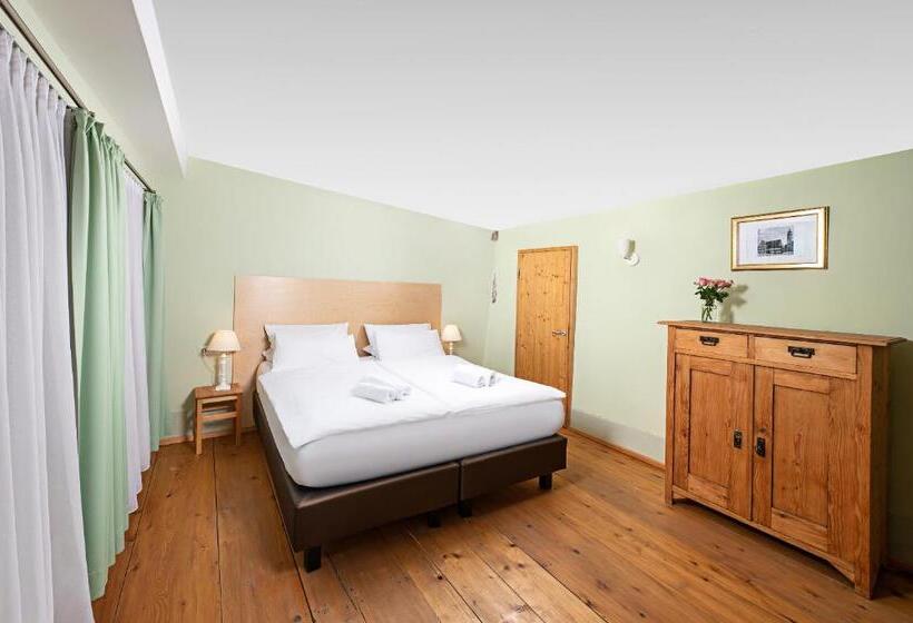 Josis Klause Café Pension