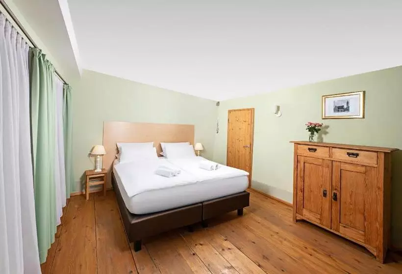 Josis Klause Café Pension