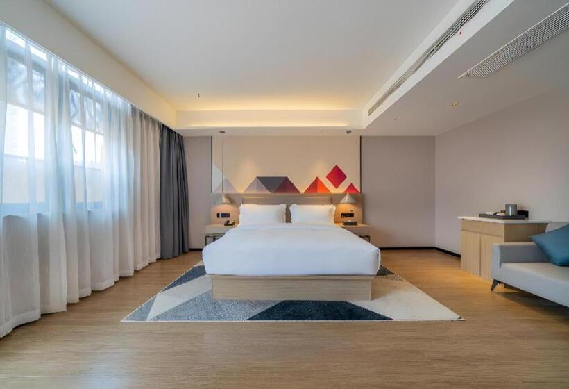 Borrman Hotel Chongqing Auto Expo Sanya Bay Light Rail Station