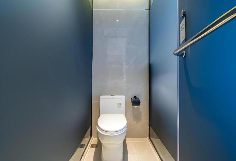 Borrman Hotel Chongqing Auto Expo Sanya Bay Light Rail Station