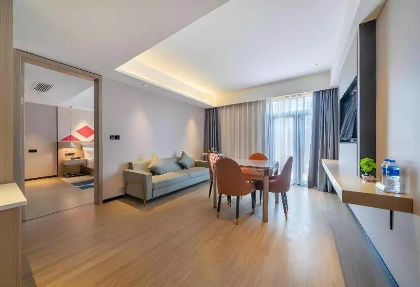 Borrman Hotel Chongqing Auto Expo Sanya Bay Light Rail Station