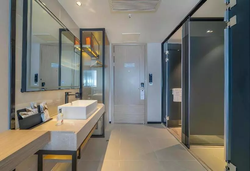 Borrman Hotel Chongqing Auto Expo Sanya Bay Light Rail Station