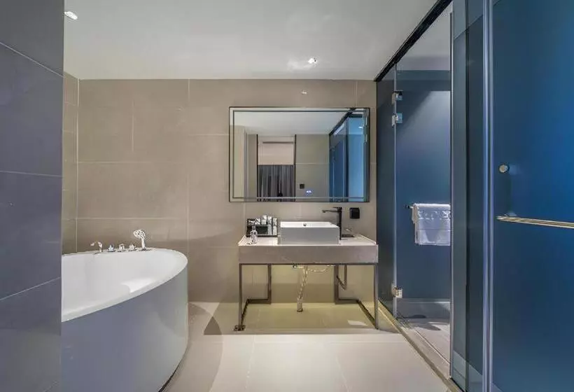 Borrman Hotel Chongqing Auto Expo Sanya Bay Light Rail Station