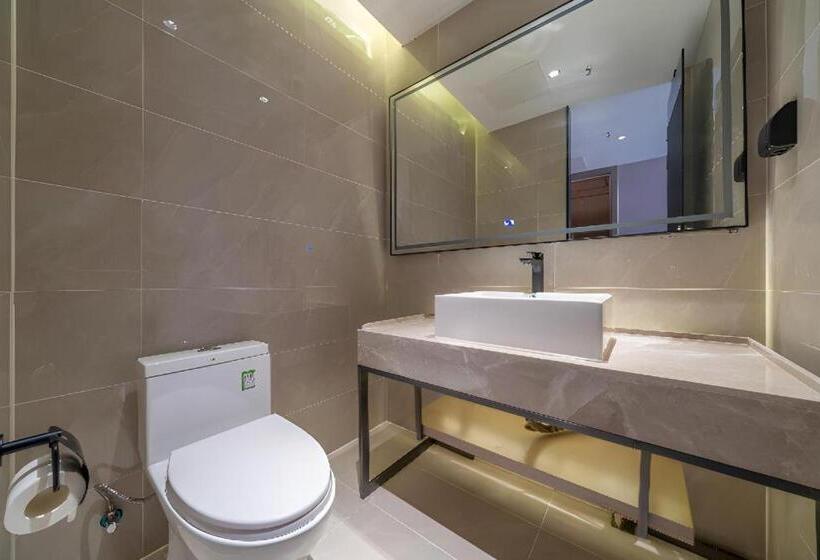 Borrman Hotel Chongqing Auto Expo Sanya Bay Light Rail Station