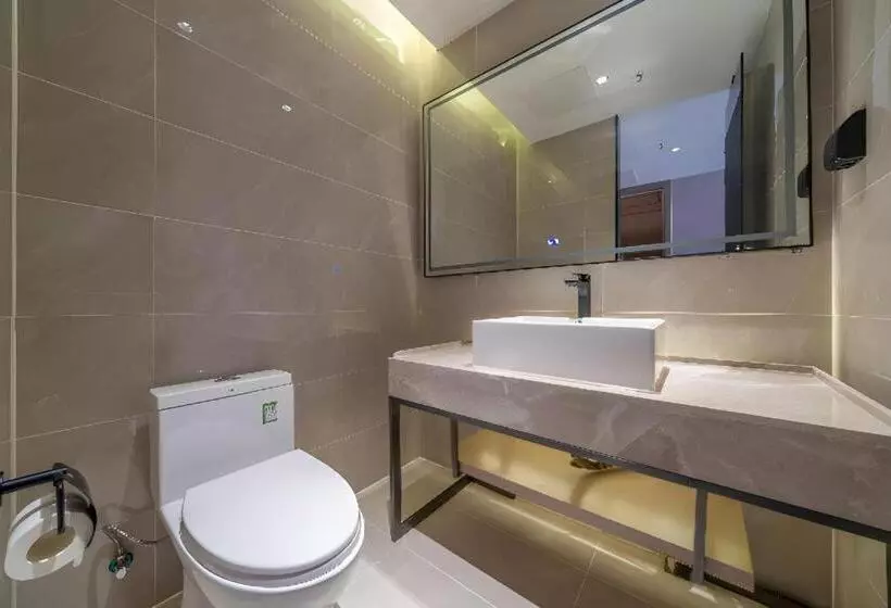 Borrman Hotel Chongqing Auto Expo Sanya Bay Light Rail Station